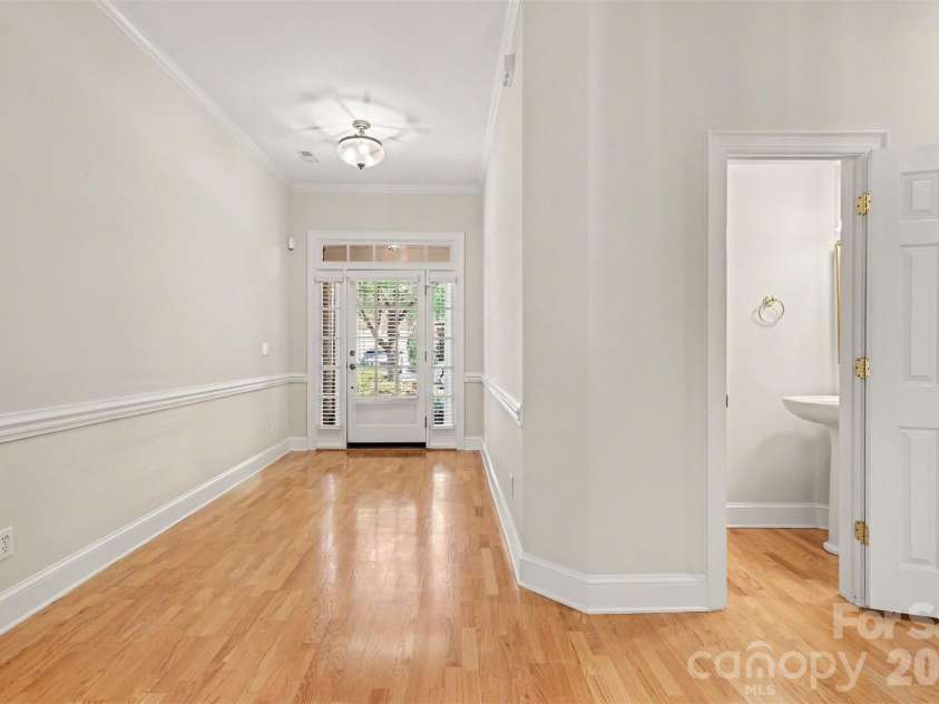 3111 Ethereal Lane, Charlotte, NC 28226.  MLS# CAR4383908, YatesRealty ID 26523. Foyer