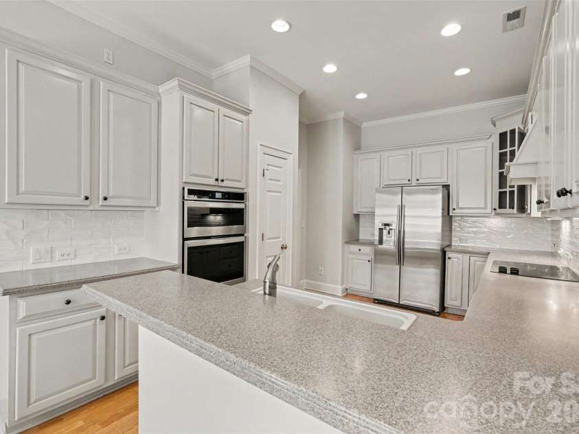 3111 Ethereal Lane, Charlotte, NC 28226.  MLS# CAR4383908, YatesRealty ID 26523. Kitchen