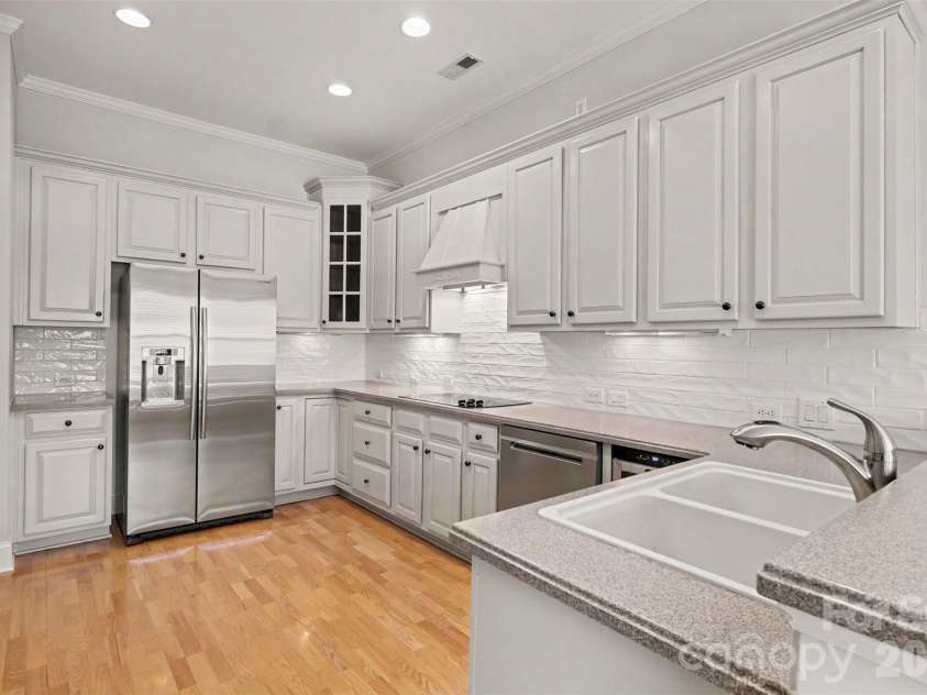 3111 Ethereal Lane, Charlotte, NC 28226.  MLS# CAR4383908, YatesRealty ID 26523. Kitchen