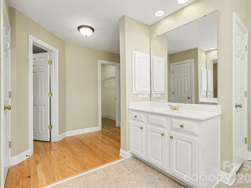 3111 Ethereal Lane, Charlotte, NC 28226.  MLS# CAR4383908, YatesRealty ID 26523. Primary En-suite