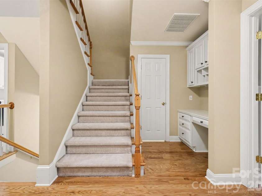 3111 Ethereal Lane, Charlotte, NC 28226.  MLS# CAR4383908, YatesRealty ID 26523. Second Floor Landing with Office Space