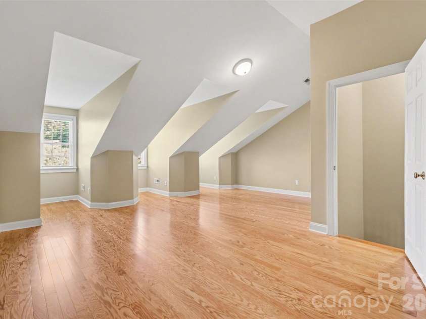 3111 Ethereal Lane, Charlotte, NC 28226.  MLS# CAR4383908, YatesRealty ID 26523. Third Floor Bonus Room