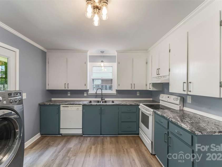 321 Park Avenue, Marion, NC 28752.  MLS# CAR4271674, YatesRealty ID 26523. 