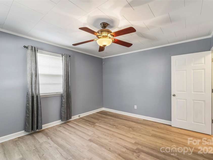 321 Park Avenue, Marion, NC 28752.  MLS# CAR4271674, YatesRealty ID 26523. 