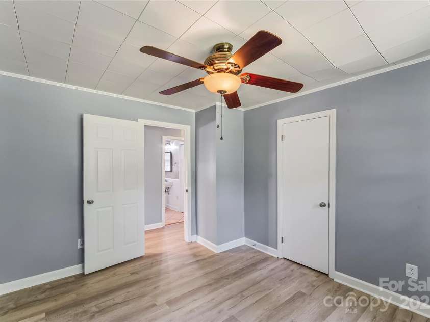 321 Park Avenue, Marion, NC 28752.  MLS# CAR4271674, YatesRealty ID 26523. 