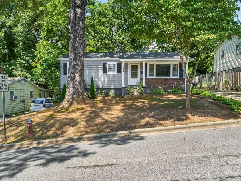 321 Park Avenue, Marion, NC 28752.  MLS# CAR4271674, YatesRealty ID 26523. 