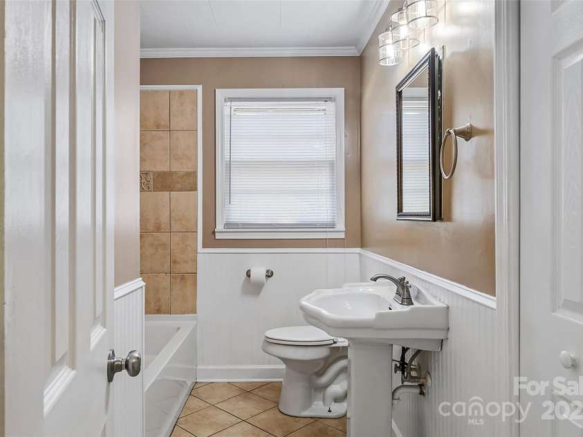 321 Park Avenue, Marion, NC 28752.  MLS# CAR4271674, YatesRealty ID 26523. Full Bath