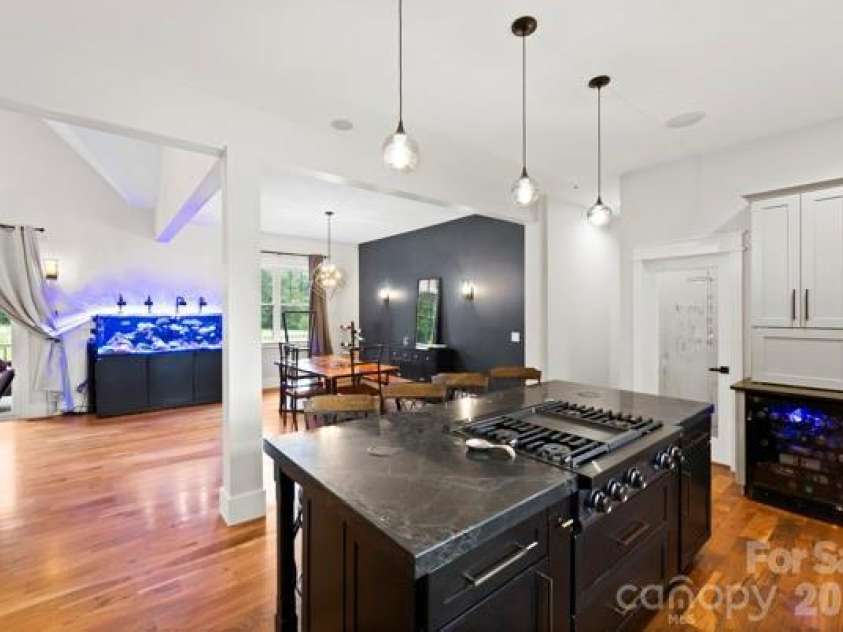 5200 Shoreview Drive, Concord, NC 28025.  MLS# CAR4386372, YatesRealty ID 26524. 