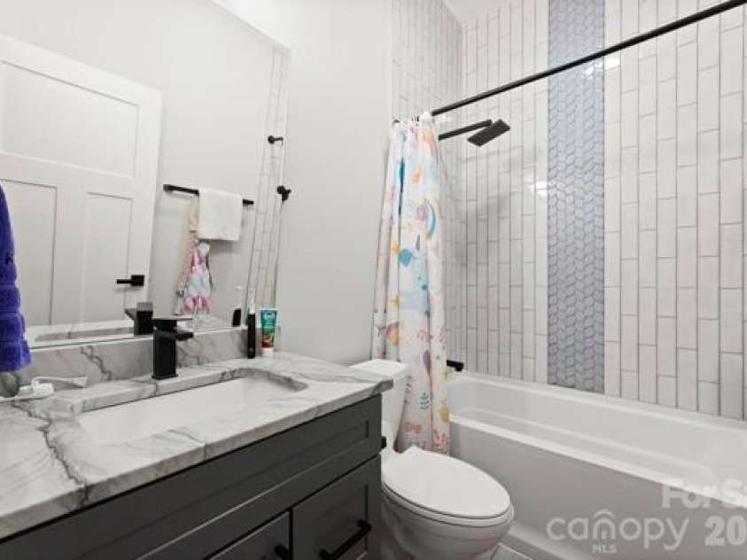 5200 Shoreview Drive, Concord, NC 28025.  MLS# CAR4386372, YatesRealty ID 26524. 