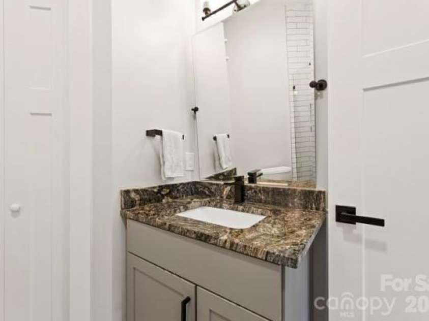 5200 Shoreview Drive, Concord, NC 28025.  MLS# CAR4386372, YatesRealty ID 26524. 