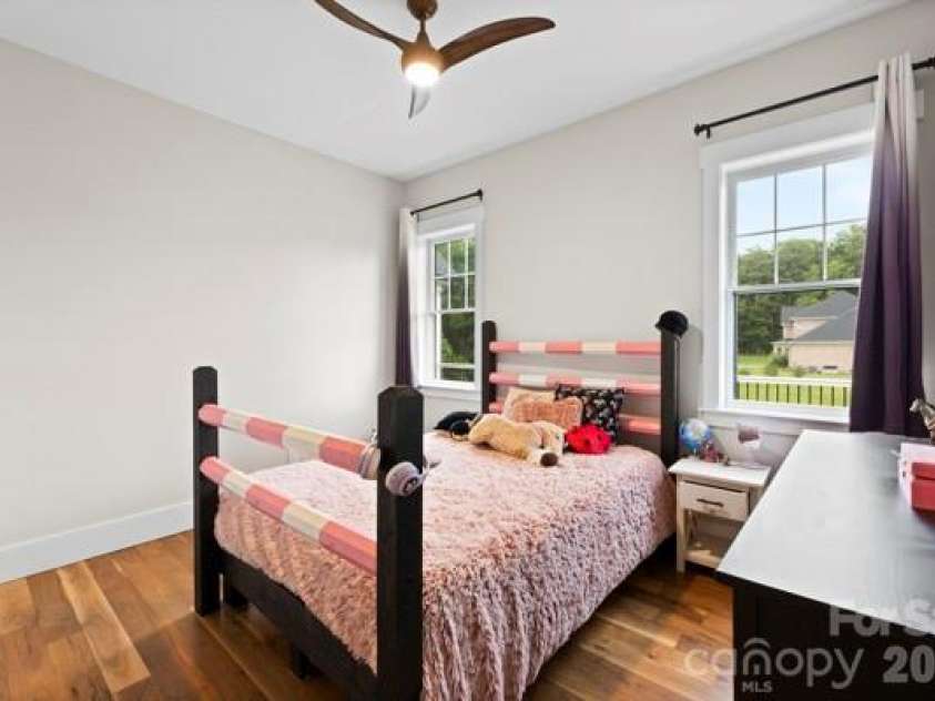 5200 Shoreview Drive, Concord, NC 28025.  MLS# CAR4386372, YatesRealty ID 26524. 