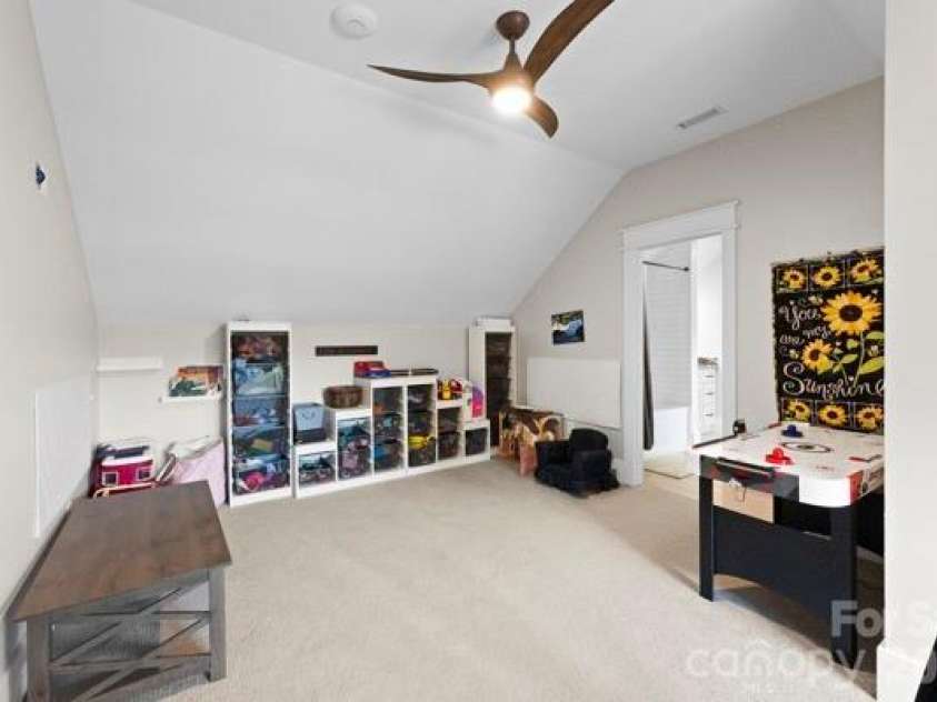 5200 Shoreview Drive, Concord, NC 28025.  MLS# CAR4386372, YatesRealty ID 26524. 