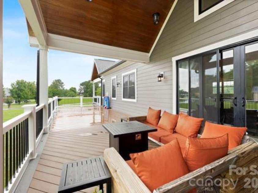 5200 Shoreview Drive, Concord, NC 28025.  MLS# CAR4386372, YatesRealty ID 26524. 