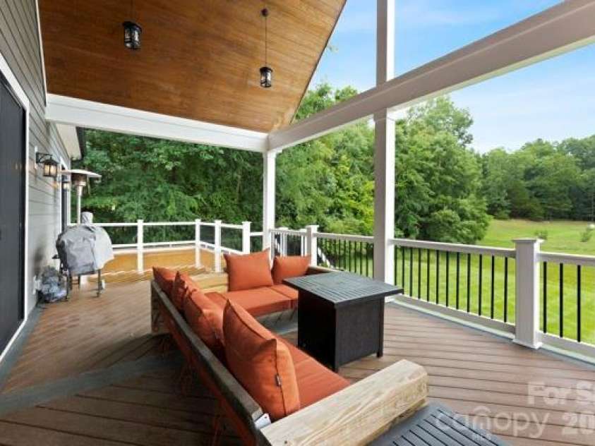 5200 Shoreview Drive, Concord, NC 28025.  MLS# CAR4386372, YatesRealty ID 26524. 