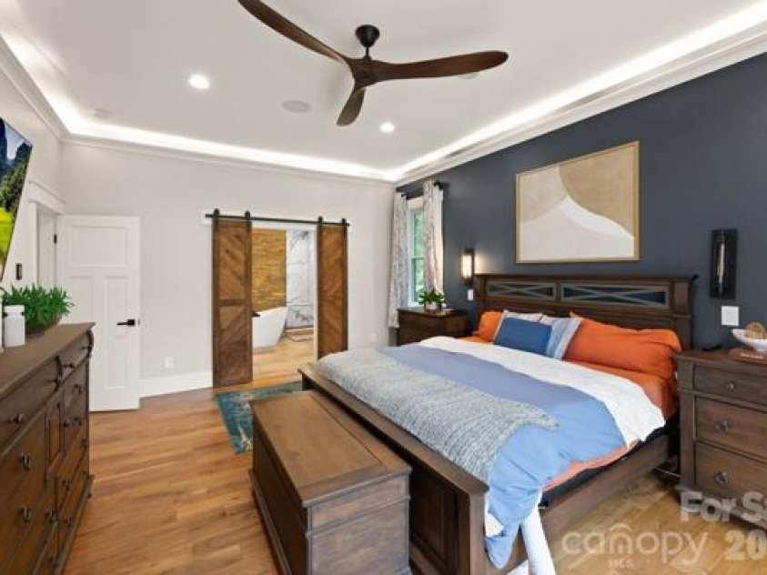 5200 Shoreview Drive, Concord, NC 28025.  MLS# CAR4386372, YatesRealty ID 26524. 