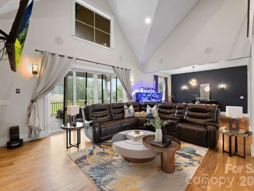5200 Shoreview Drive, Concord, NC 28025.  MLS# CAR4386372, YatesRealty ID 26524. 