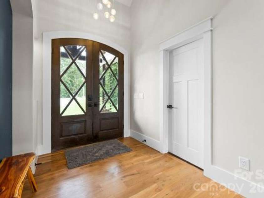 5200 Shoreview Drive, Concord, NC 28025.  MLS# CAR4386372, YatesRealty ID 26524. 