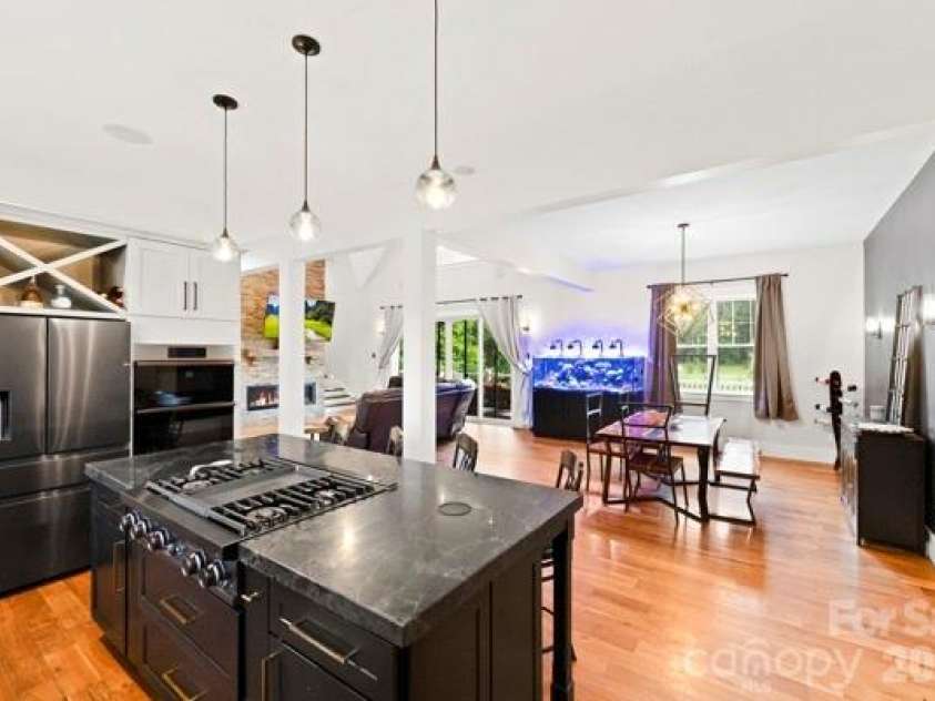 5200 Shoreview Drive, Concord, NC 28025.  MLS# CAR4386372, YatesRealty ID 26524. 
