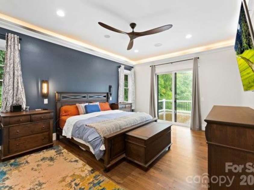5200 Shoreview Drive, Concord, NC 28025.  MLS# CAR4386372, YatesRealty ID 26524. 