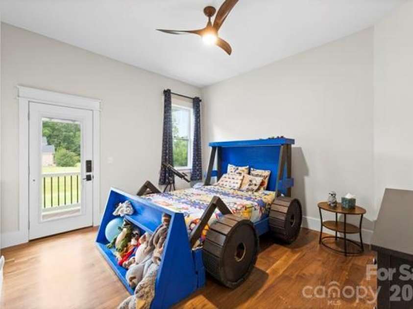 5200 Shoreview Drive, Concord, NC 28025.  MLS# CAR4386372, YatesRealty ID 26524. 