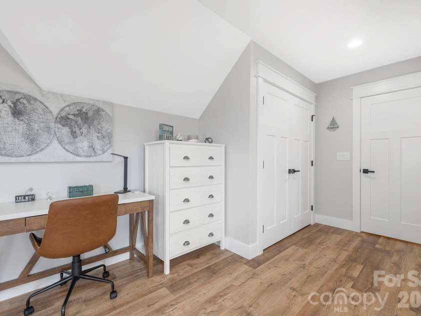 5200 Shoreview Drive, Concord, NC 28025.  MLS# CAR4386372, YatesRealty ID 26524. Second Living area
