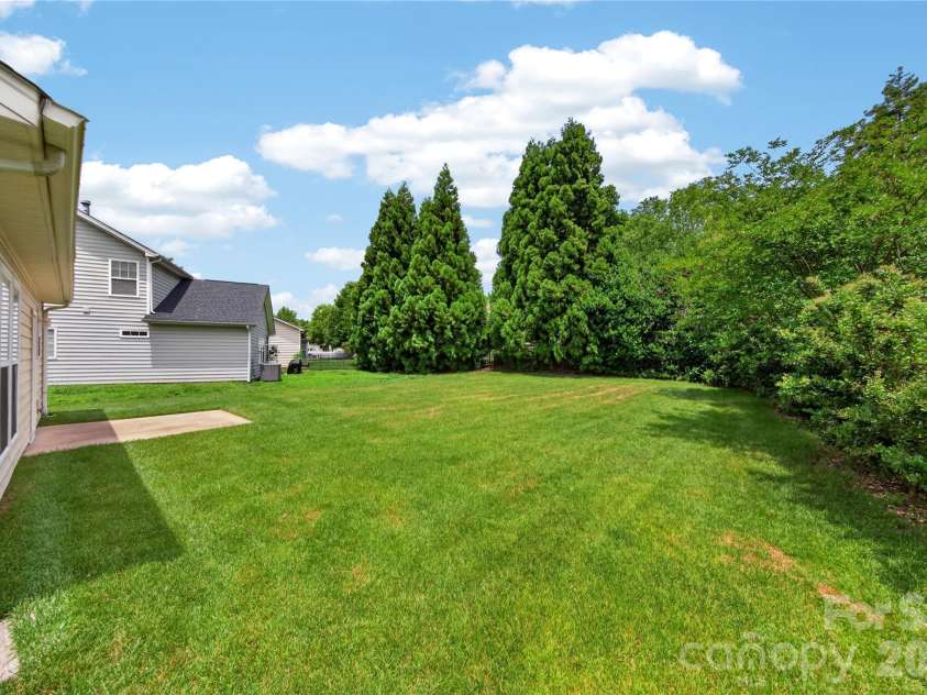 1389 Millbank Drive, Matthews, NC 28104.  MLS# CAR4378377, YatesRealty ID 26525. 