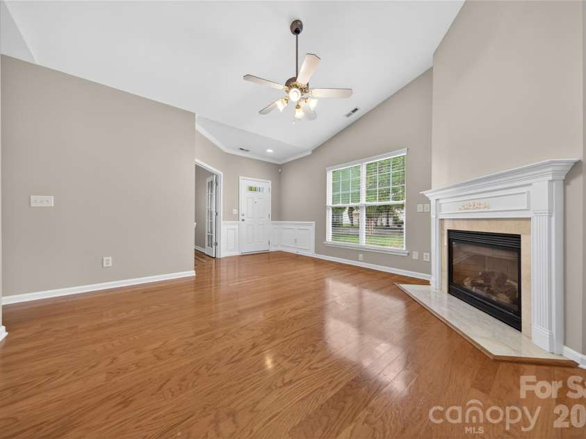 1389 Millbank Drive, Matthews, NC 28104.  MLS# CAR4378377, YatesRealty ID 26525. Light and Bright throughout