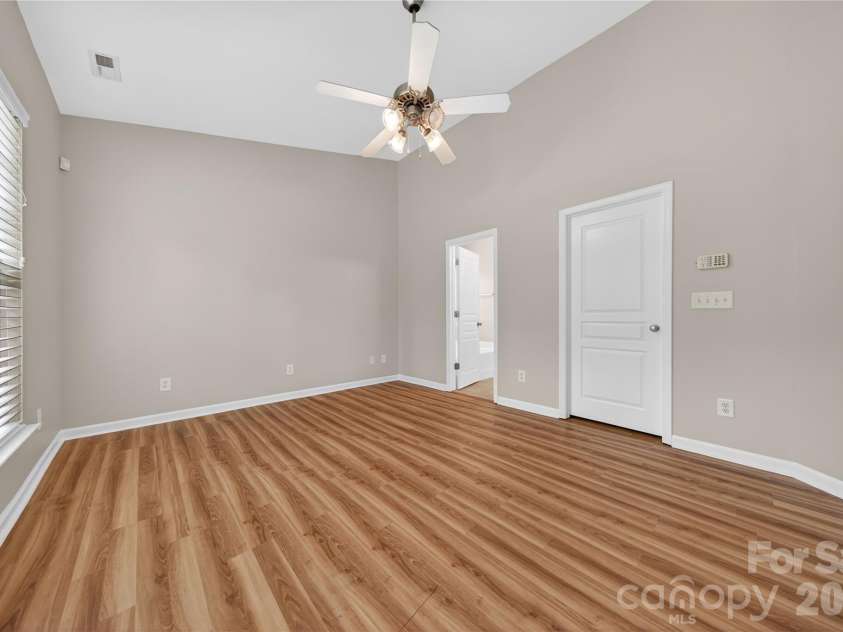 1389 Millbank Drive, Matthews, NC 28104.  MLS# CAR4378377, YatesRealty ID 26525. Vaulted ceiling in Primary BR