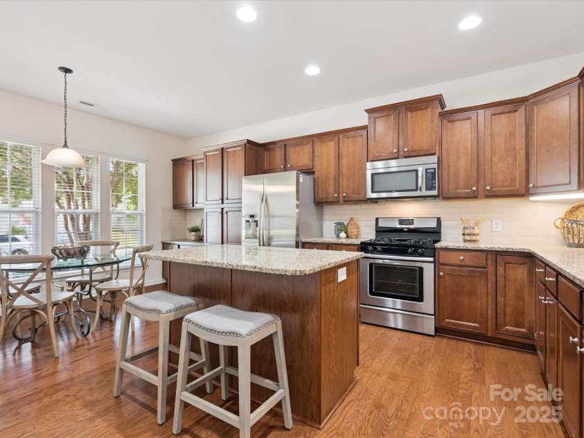 8036 Crater Lake Drive, Fort Mill, SC 29707.  MLS# CAR4271069, YatesRealty ID 26525. Spacious eat-in-kitchen with plenty of cabinets and center island
