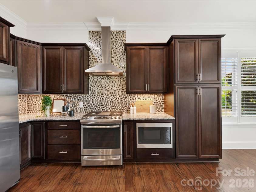 13003 Riley Grace Lane, Cornelius, NC 28031.  MLS# CAR4418120, YatesRealty ID 26526. Kitchen flows seamlessly into the bright breakfast nook, where abundant windows and open sightlines create an inviting space for casual dining.