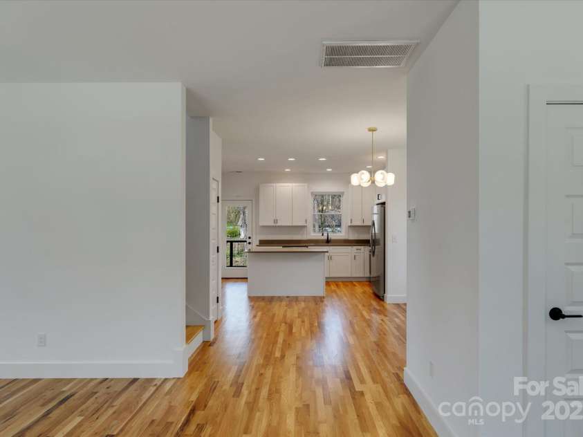 14 Whitson Road, Asheville, NC 28805.  MLS# CAR4242637, YatesRealty ID 26526. 