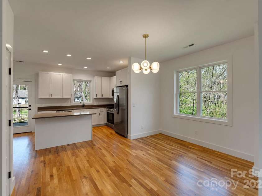 14 Whitson Road, Asheville, NC 28805.  MLS# CAR4242637, YatesRealty ID 26526. 