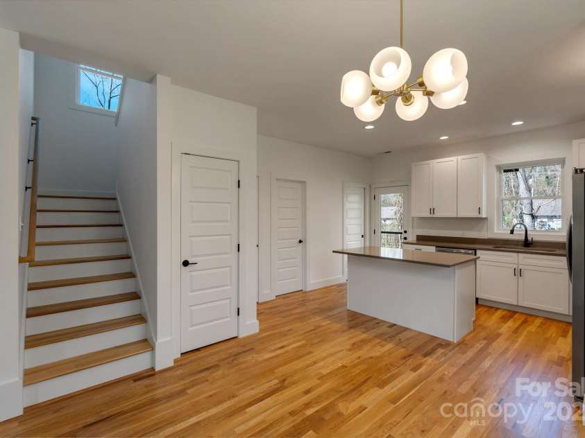 14 Whitson Road, Asheville, NC 28805.  MLS# CAR4242637, YatesRealty ID 26526. 