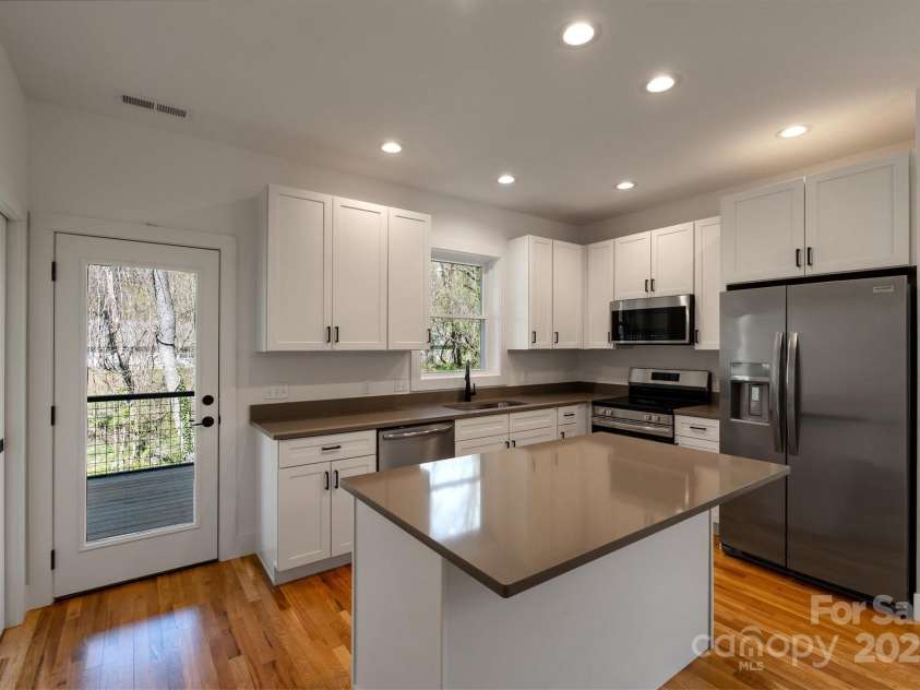 14 Whitson Road, Asheville, NC 28805.  MLS# CAR4242637, YatesRealty ID 26526. 