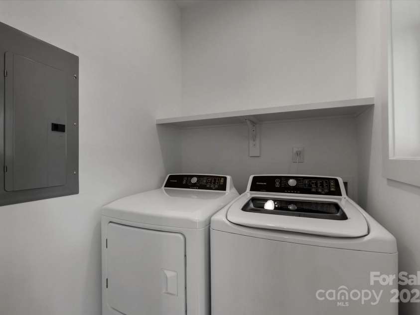 14 Whitson Road, Asheville, NC 28805.  MLS# CAR4242637, YatesRealty ID 26526. 