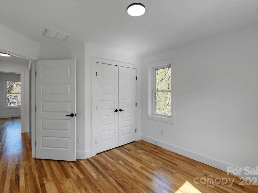 14 Whitson Road, Asheville, NC 28805.  MLS# CAR4242637, YatesRealty ID 26526. 