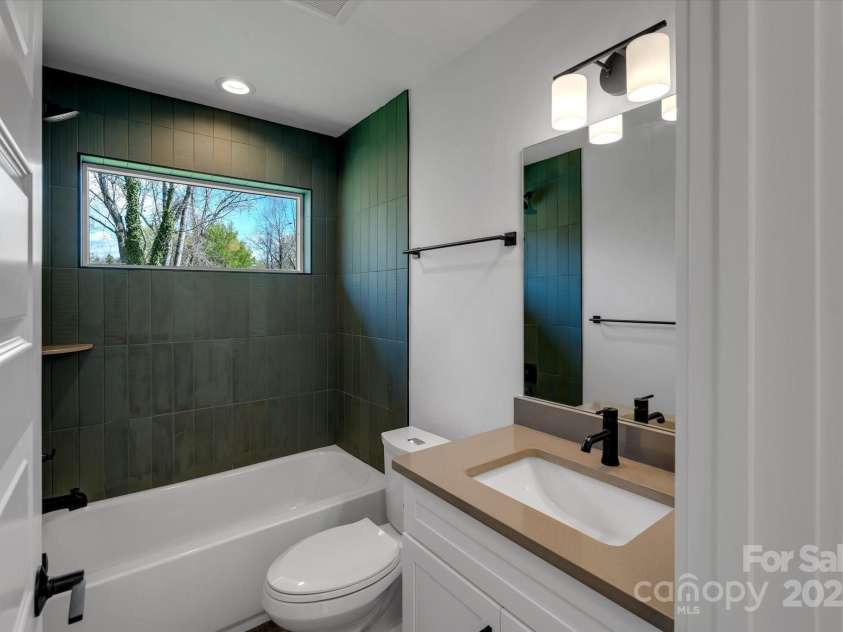 14 Whitson Road, Asheville, NC 28805.  MLS# CAR4242637, YatesRealty ID 26526. 