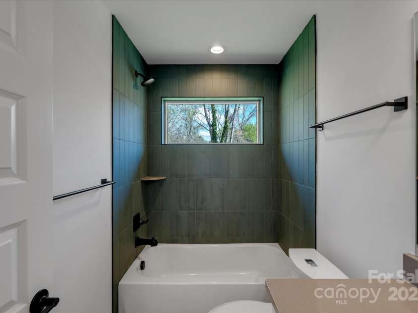 14 Whitson Road, Asheville, NC 28805.  MLS# CAR4242637, YatesRealty ID 26526. 