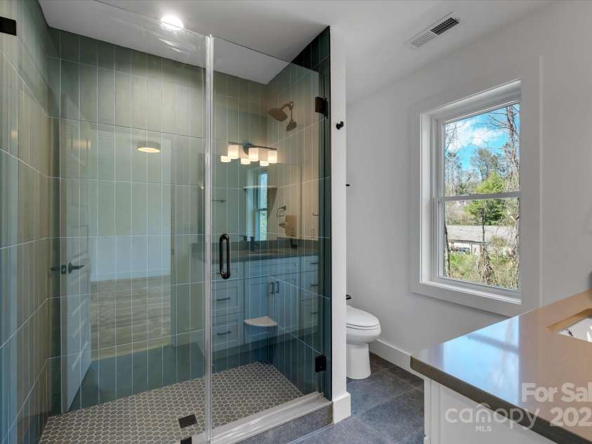 14 Whitson Road, Asheville, NC 28805.  MLS# CAR4242637, YatesRealty ID 26526. 