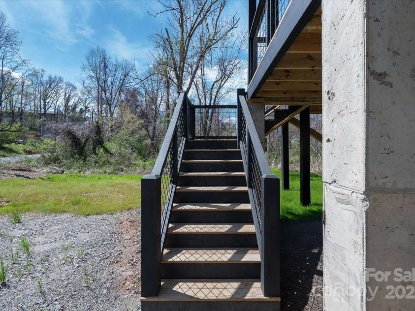 14 Whitson Road, Asheville, NC 28805.  MLS# CAR4242637, YatesRealty ID 26526. 