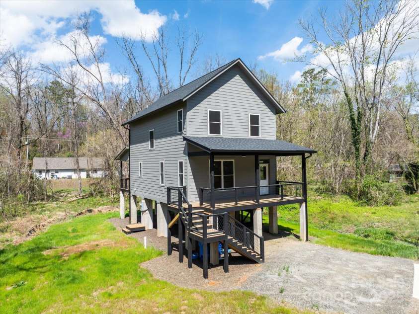 14 Whitson Road, Asheville, NC 28805.  MLS# CAR4242637, YatesRealty ID 26526. 