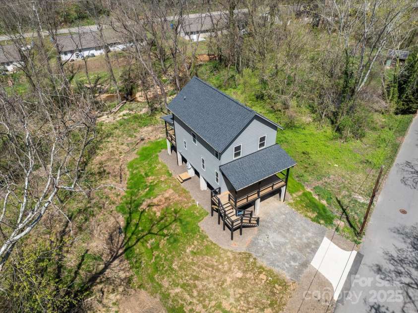 14 Whitson Road, Asheville, NC 28805.  MLS# CAR4242637, YatesRealty ID 26526. 