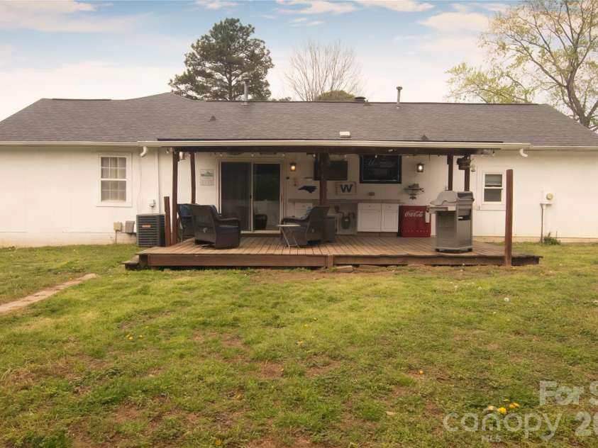 10927 Copper Field Drive, Pineville, NC 28134.  MLS# CAR4344719, YatesRealty ID 26527. 