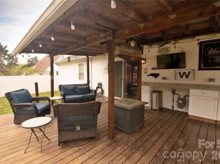 10927 Copper Field Drive, Pineville, NC 28134.  MLS# CAR4344719, YatesRealty ID 26527. 