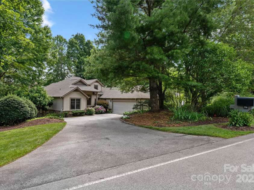 196 Pine Shadow Drive, Hendersonville, NC 28739.  MLS# CAR4274767, YatesRealty ID 26527. 