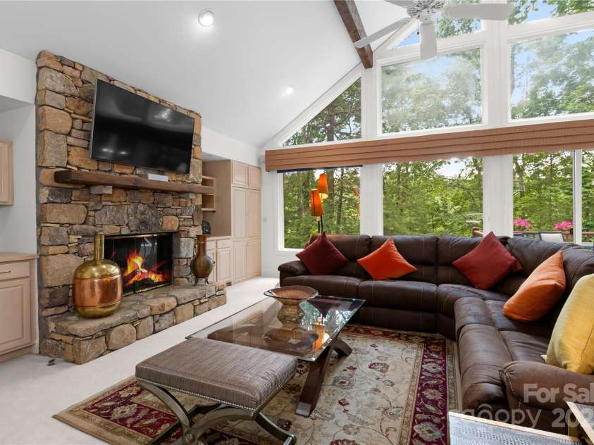 196 Pine Shadow Drive, Hendersonville, NC 28739.  MLS# CAR4274767, YatesRealty ID 26527. 