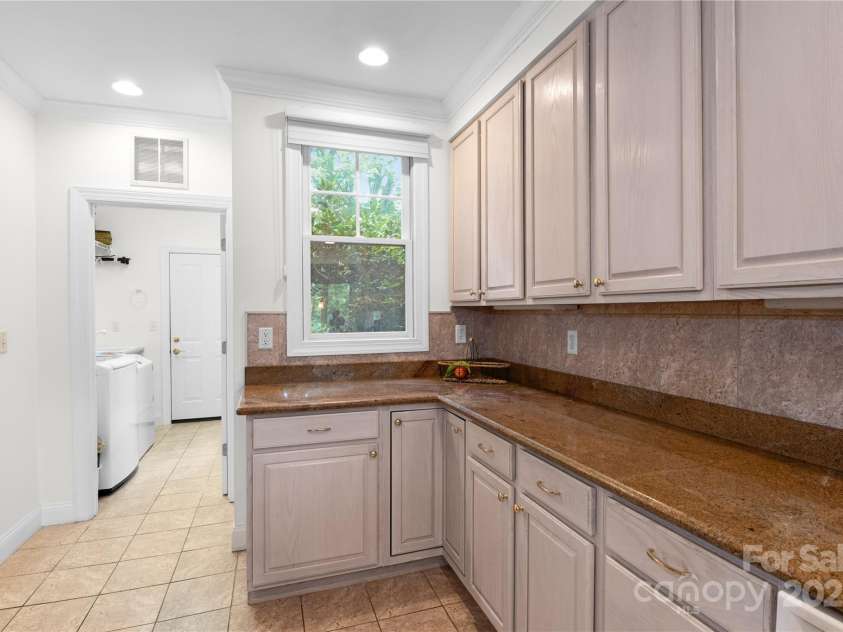 196 Pine Shadow Drive, Hendersonville, NC 28739.  MLS# CAR4274767, YatesRealty ID 26527. 