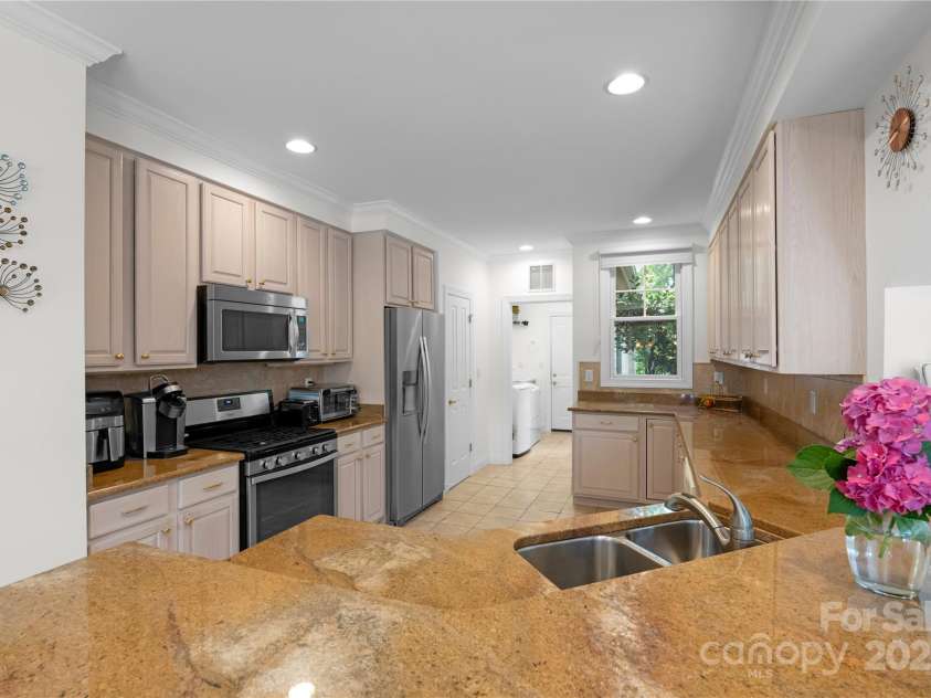 196 Pine Shadow Drive, Hendersonville, NC 28739.  MLS# CAR4274767, YatesRealty ID 26527. 