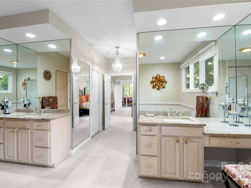 196 Pine Shadow Drive, Hendersonville, NC 28739.  MLS# CAR4274767, YatesRealty ID 26527. Primary Bath
