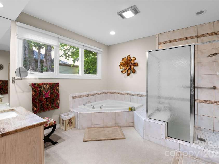 196 Pine Shadow Drive, Hendersonville, NC 28739.  MLS# CAR4274767, YatesRealty ID 26527. Primary Bath